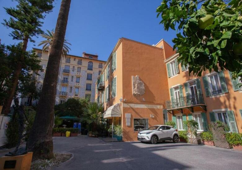 Hotel Oasis
