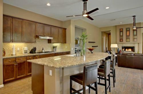 Desert Escape-pool-4br/2.5ba