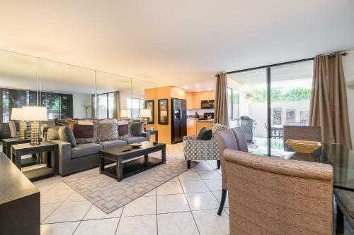 Apartamento 2501 N Indian Canyon Condo Unit 601