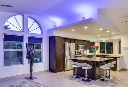 Sun Palace-mt Vw-pool-4br/2ba