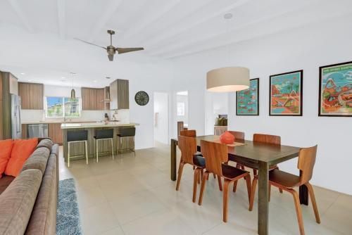 2252 E Rochelle Home