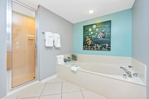 Apartamento Marisol Beachfront Resort 302 - 1039474 Condo