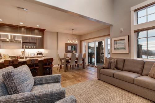 Abode At Fairway Springs