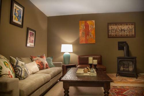 The Yellow House -two Bedroom Home - Old Town