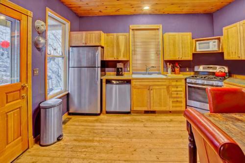The Yellow House -two Bedroom Home - Old Town