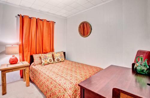 The Yellow House -two Bedroom Home - Old Town