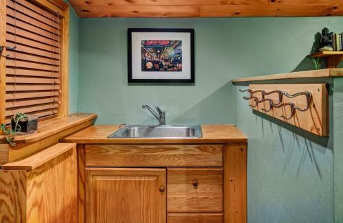 The Yellow House -two Bedroom Home - Old Town