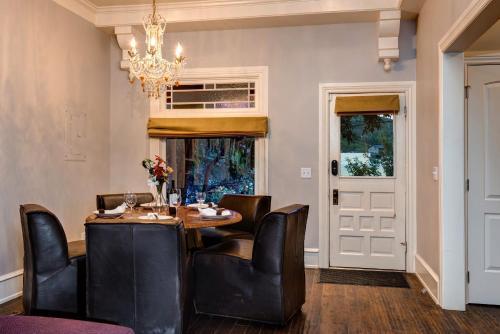 Abode At Heirloom House