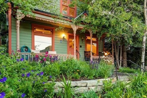 Abode At Heirloom House