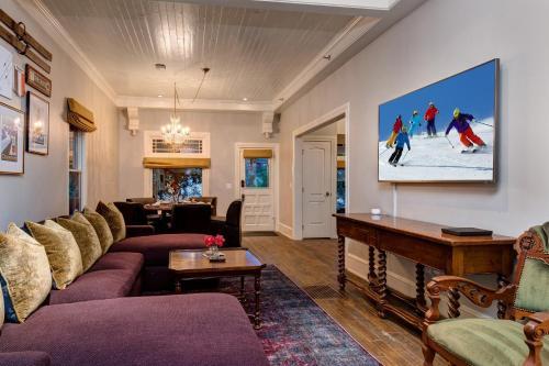 Abode At Heirloom House