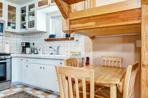 Ontario Park City Bungalow Cabin