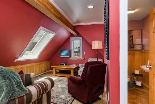 Ontario Park City Bungalow Cabin