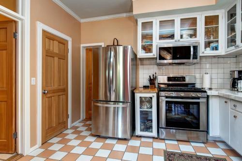 Ontario Park City Bungalow Cabin