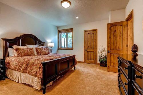 Snowtop Manor