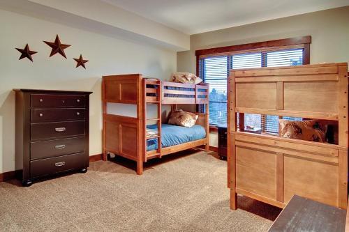 Silver Star #401 - 4 Bed Th
