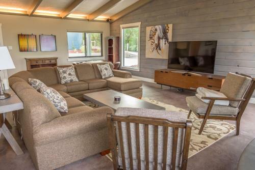 Deer Mountain Retreat