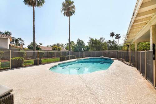 Scottsdale Luxury Vacation Home With Pool Sleeps 14