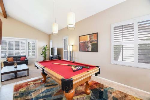 Scottsdale Luxury Vacation Home With Pool Sleeps 14