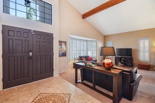 Scottsdale Luxury Vacation Home With Pool Sleeps 14