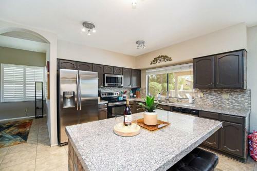 Scottsdale Luxury Vacation Home With Pool Sleeps 14