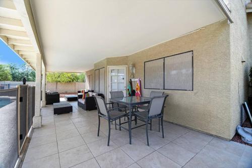 Scottsdale Luxury Vacation Home With Pool Sleeps 14