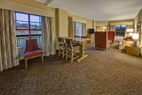 Hotel Black Fox Lodge Pigeon Forge, Tapestry Collection By Hilton