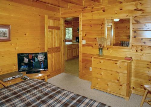 Buddy Bear #249 - Two Bedroom Cabin