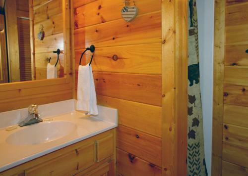 Buddy Bear #249 - Two Bedroom Cabin
