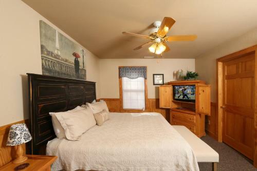 Cedar Falls (#8) - Three Bedroom