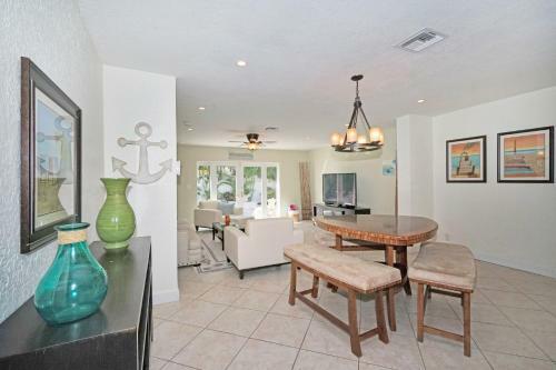 Affinity Robbins -five Bedroom Home