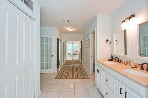 Affinity Robbins -five Bedroom Home
