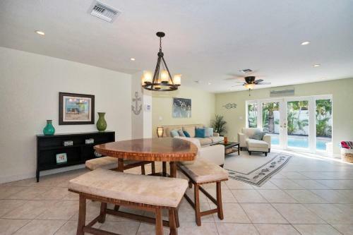 Affinity Robbins -five Bedroom Home