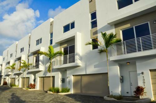 14th & Ocean Villa 79