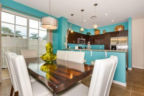 Santa Barbara Townhouse #1b
