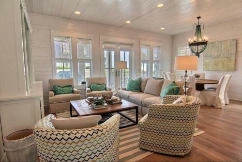 Cinnamon Shore- Beachy Keen 252 Be