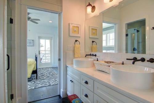 Cinnamon Shore- Lollygag 107 St