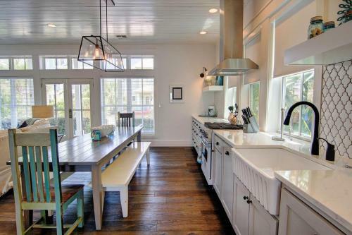 Cinnamon Shore- Lollygag 107 St