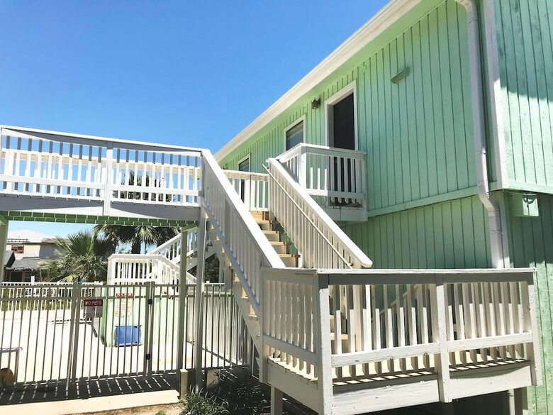 Lowki Upper - One Bedroom Bungalow