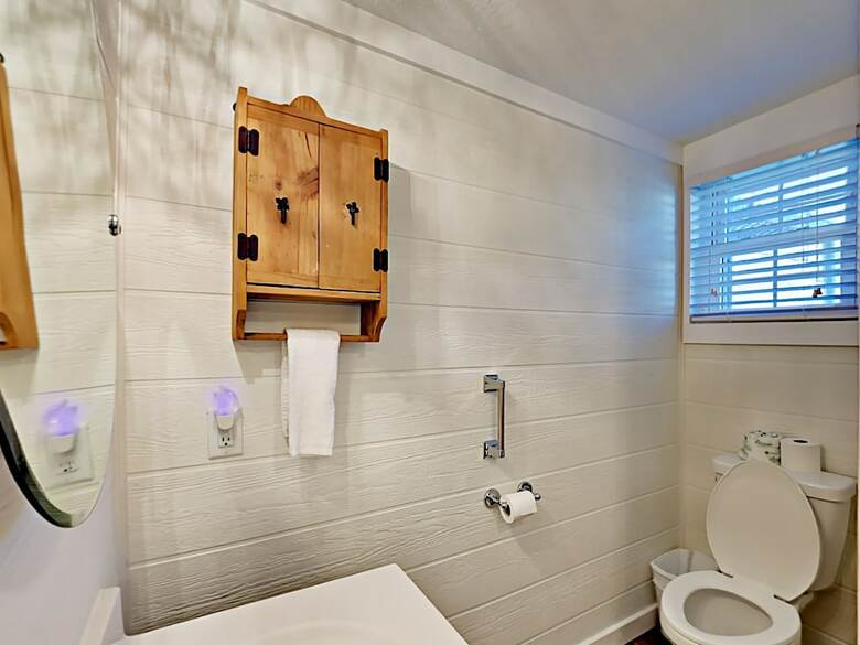 The Purple House - Four Bedroom Home