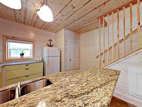 The Commons 402 - Three Bedroom Townhome