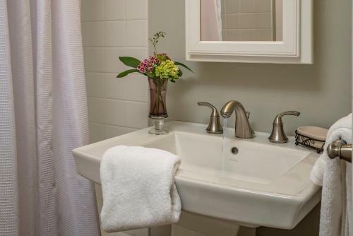 Bed & Breakfast Ravenscroft Inn