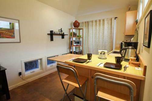 Hostal Everett Street Vacation Rentals