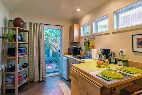 Hostal Everett Street Vacation Rentals