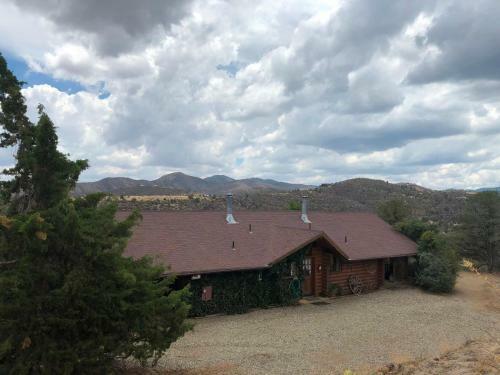 Apartamento Log Cabin At Lynx Creek Farm