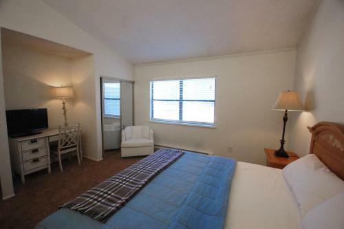 Claim Jumper Condo #7