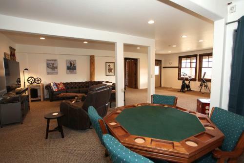 633 Golden Eagle Trail Home