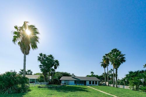 Fulton Beach Four-bedroom House Home