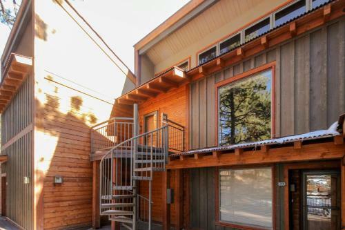 Ponderosa Lodge
