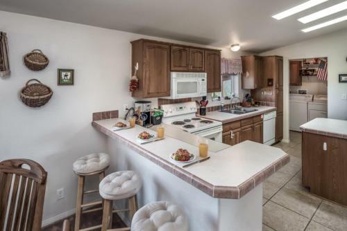 M Top Ranch - Three Bedroom Cabin
