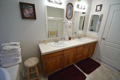 M Top Ranch - Three Bedroom Cabin